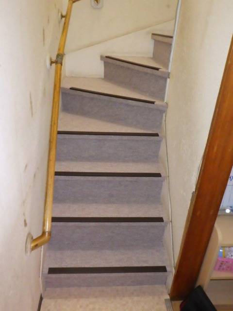 階段パンチカーペット取替