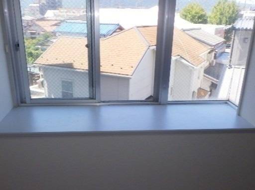 出窓の天板シート張替え<br>（洋室）